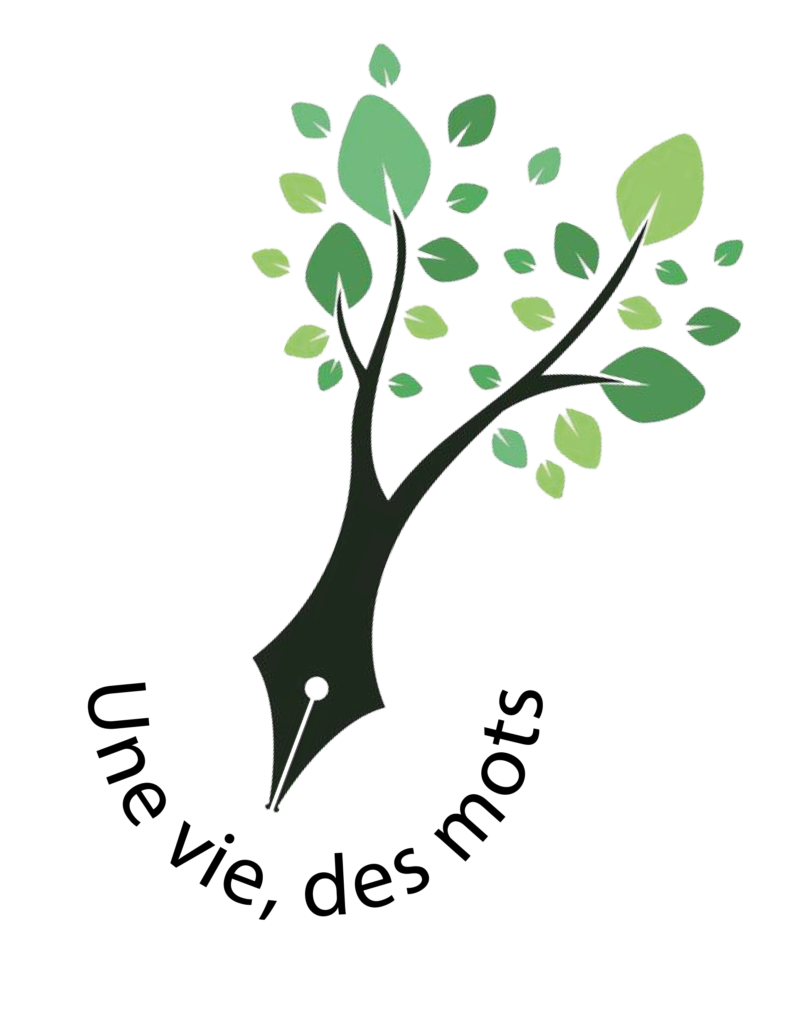 L'illustration d'une plume noire dont les extrémités sont des branches recouvertes de feuilles vertes, avec le texte Une vie des mots écrit en-dessous, symbolisant l'écriture comme un vecteur de transmission de ses racines. C'est le logo d'une Vie des Mots